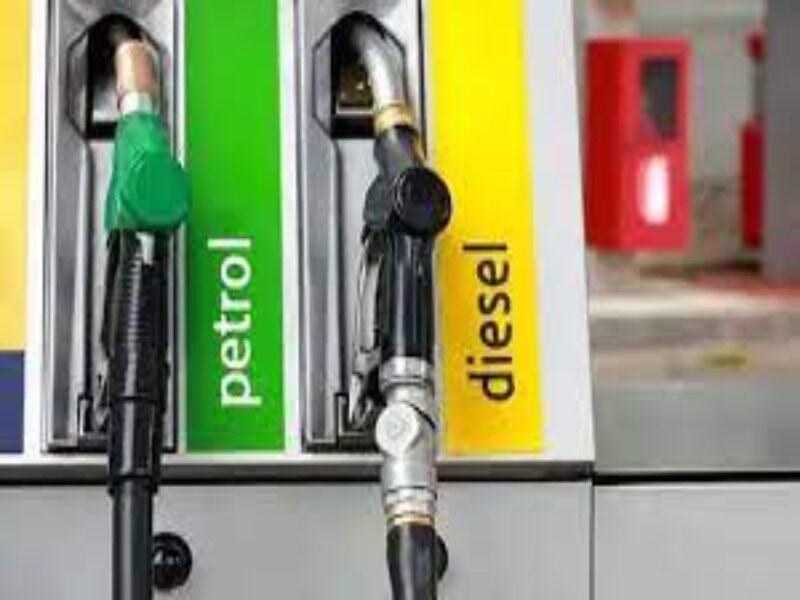 Petrol-Diesel Price: क्रूड ऑयल हुआ सस्ता, टंकी फुल कराने से पहले जान लें आपके शहर में क्या है पेट्रोल-डीजल के रेट