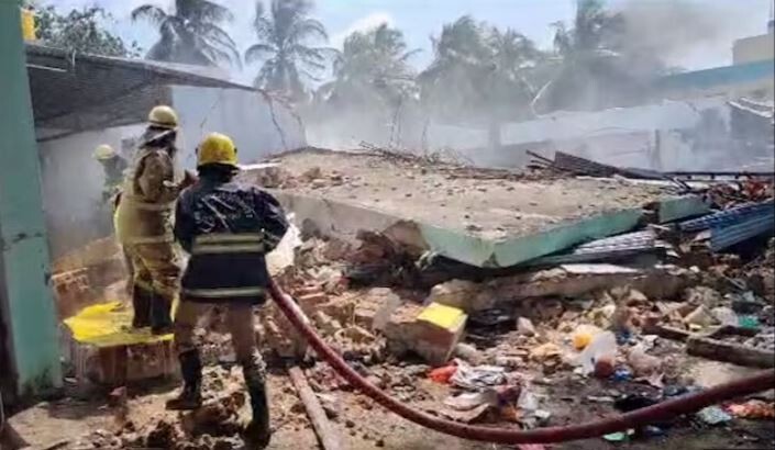 तमिलनाडु में पटाखा फैक्टरी के गोदाम में धमाका, नौ लोगों की मौत