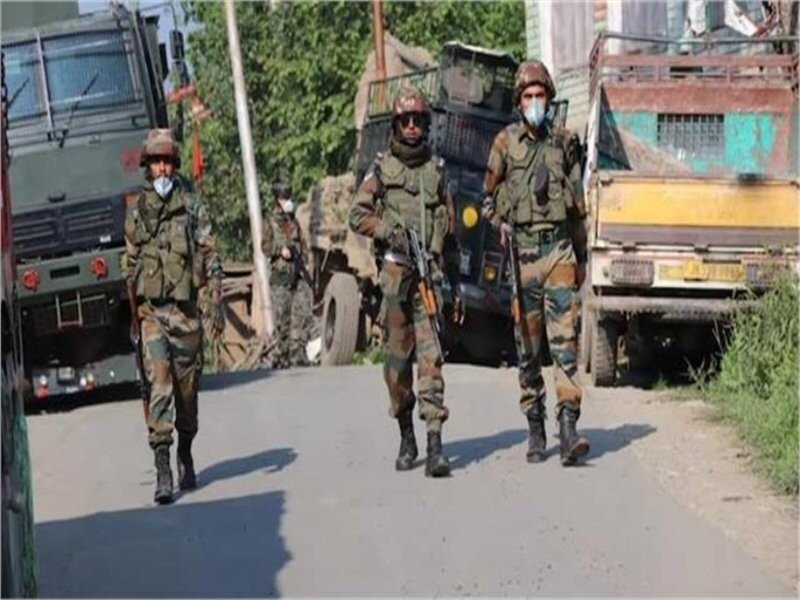 जम्मू-कश्मीर: कोकेरनाग में सेना तीन आतंकियों से ‘युद्ध जैसा भंडार’ किया बरामद, गिरफ्तार
