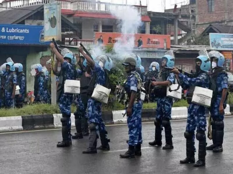 Manipur Violence: इंफाल में फिर हिंसक विरोध प्रदर्शन, डीसी ऑफिस में तोड़फोड़; दो गाड़ियां फूंकी