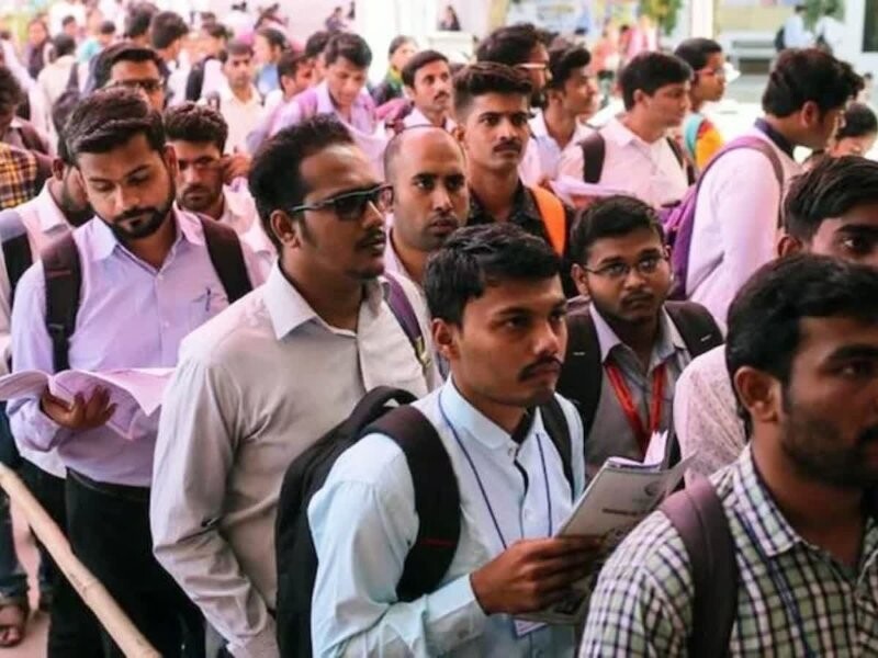 भारत में बढ़ती बेरोजगारी दर, 42 फीसदी ग्रेजुएट युवा बेरोजगार…कैसे देश की नैया लगेगी पार?