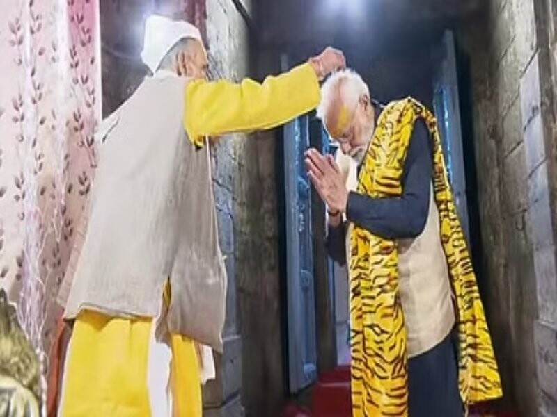 Uttarakhand के Almora पहुंचे PM Modi, Jageshwar Dham में की पूजा-अर्चना