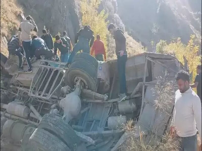 जम्मू कश्मीर के डोडा में बेकाबू बस 300 फीट गहरी खाई में गिरी, 36 लोगों की मौत