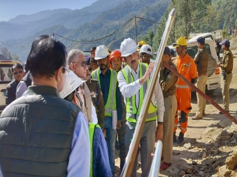 Uttarakhand Tunnel Collapse: युद्धस्तर पर चल रहा 40 जिदंगियों को बचाने का कार्य, केंद्रीय राज्यमंत्री वीके सिंह ने लिया रेस्क्यू पर अपडेट