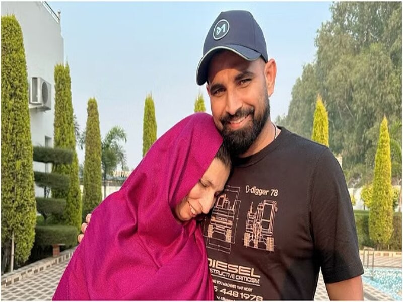 गेंदबाज मोहम्मद शमी विश्व कप के बाद अपने घर पहुंचे, मां के साथ शेयर की फोटो
