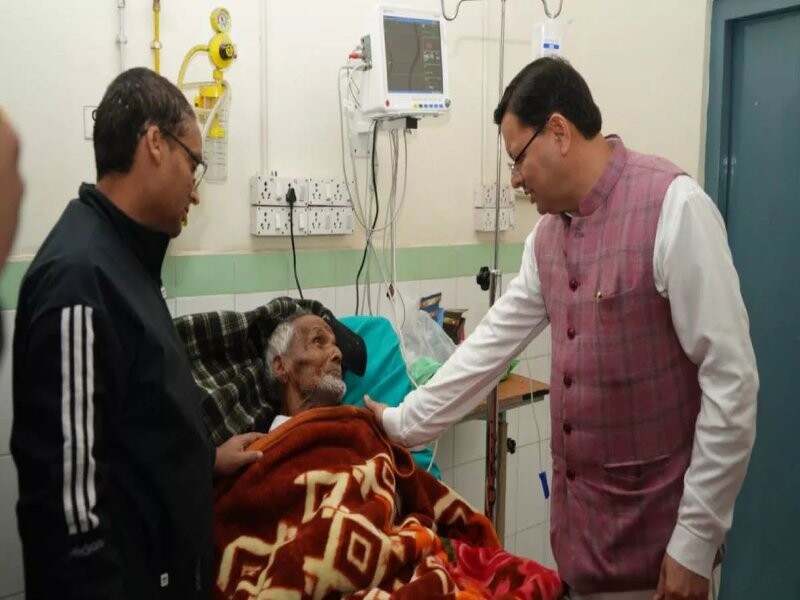 स्वतंत्रता संग्राम सेनानी राही का हाल जानने दून अस्पताल पहुंचे CM धामी, बेहतर उपचार के दिए निर्देश