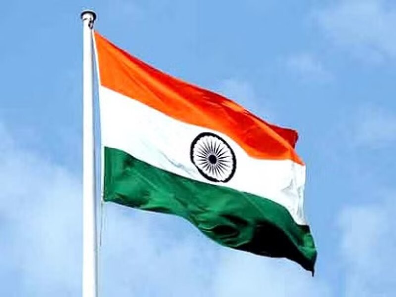 Republic Day 2024: क्यों स्वतंत्रता दिवस पर किया जाता है ध्वजारोहण लेकिन गणतंत्र दिवस पर फहराया जाता है तिरंगा? जानें