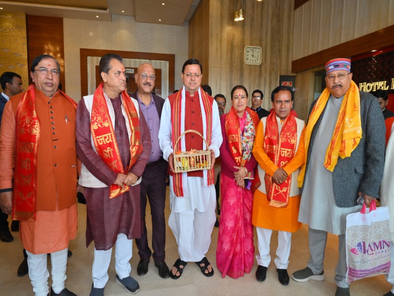 Uttarakhand : सीएम धामी ने अपने कैबिनेट सहयोगियों के साथ अयोध्या में रामलला के दर्शन किए