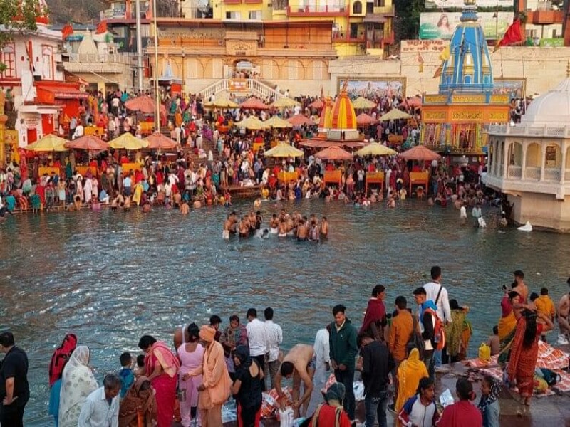 Haridwar : धूमधाम से मनाया जा रहा माघ पूर्णिमा का पर्व, श्रद्धालुओं ने लगाई आस्था की डुबकी