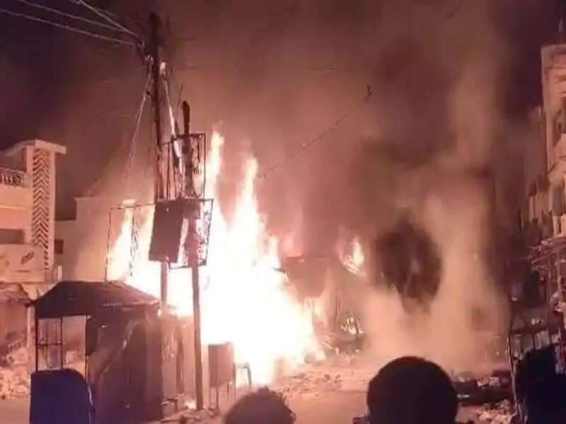 Uttarakhand: पौड़ी में सतपुली बाजार में लगी भीषण आग, करोंंड़ों का सामान जलकर खाक