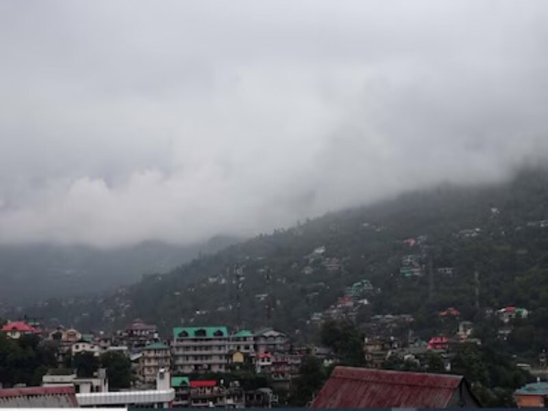 Uttarakhand Weather: आज बिगड़ा रहेगा मौसम, ऊंचाई वाले इलाकों में बारिश के आसार