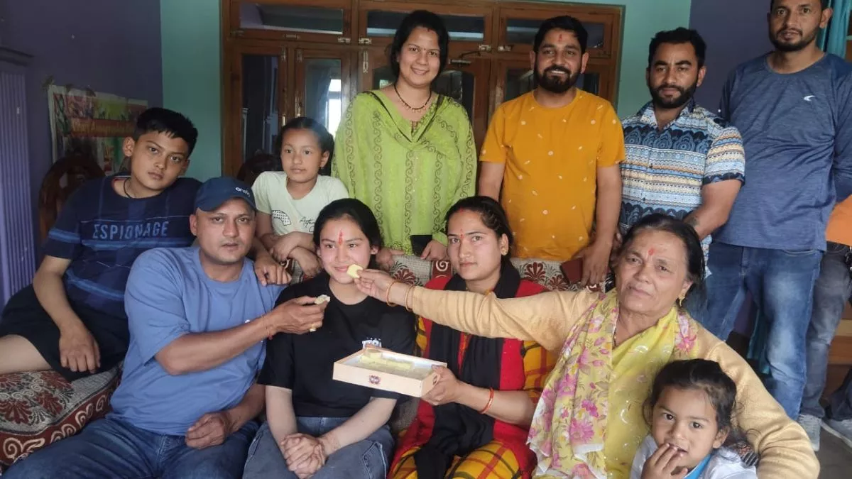 Uttarakhand Board Result: हाईस्कूल में प्रियांशी रावत ने किया टॉप, 500 में से 500 अंक प्राप्त किए