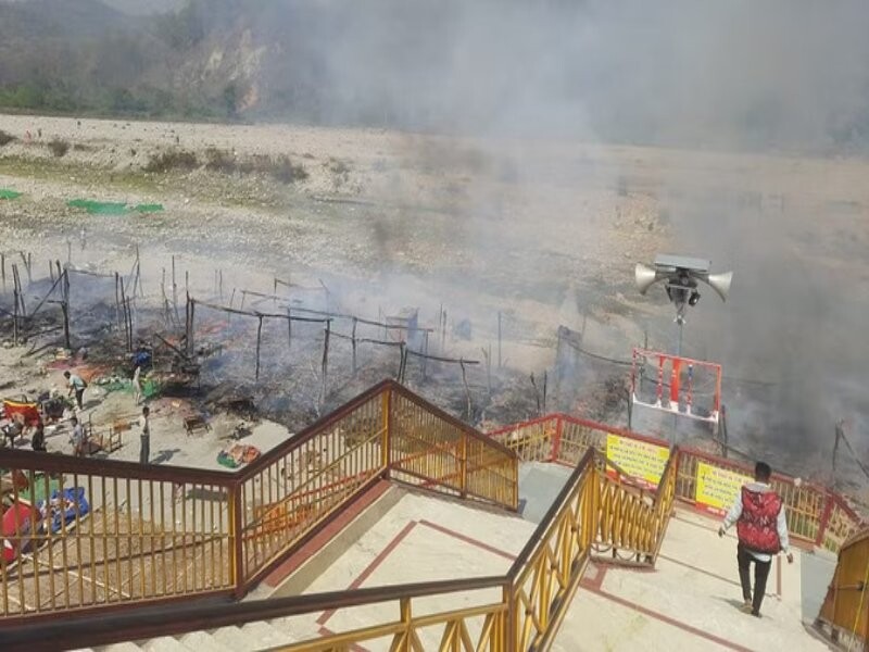 रामनगर गर्जिया माता मंदिर परिसर में लगी भीषण आग, कई दुकानें स्वाहा