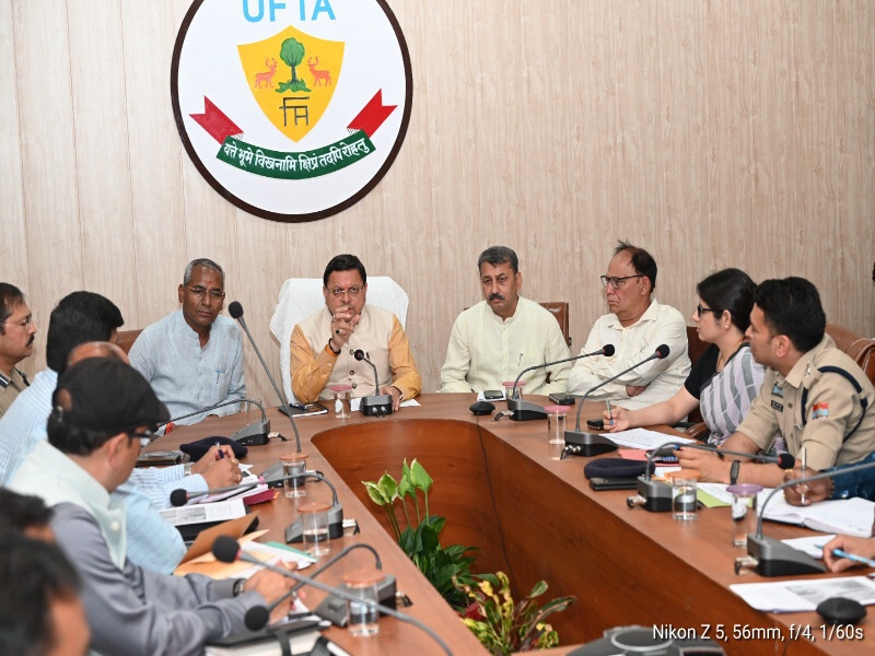 CM धामी ने वनाग्नि की घटनाओं की रोकथाम के लिये वन विभाग के कार्मिकों को ग्रामीणों के साथ बेहतर तालमेल बनाने के दिए निर्देश
